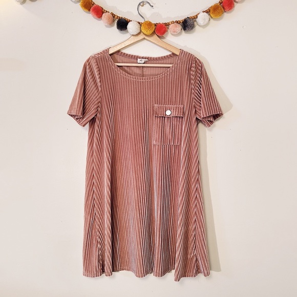 POL Dresses & Skirts - POL Velvet Shift Dress size Small
